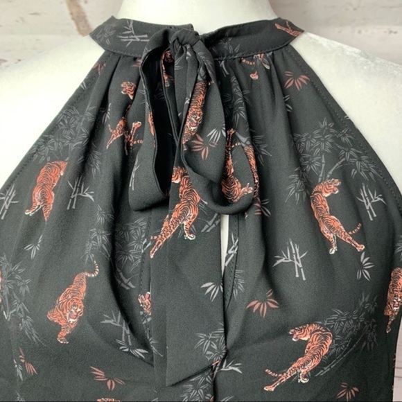 NWOT Torrid Tiger Print Mock Neck Sleeveless Top - Picture 3 of 6